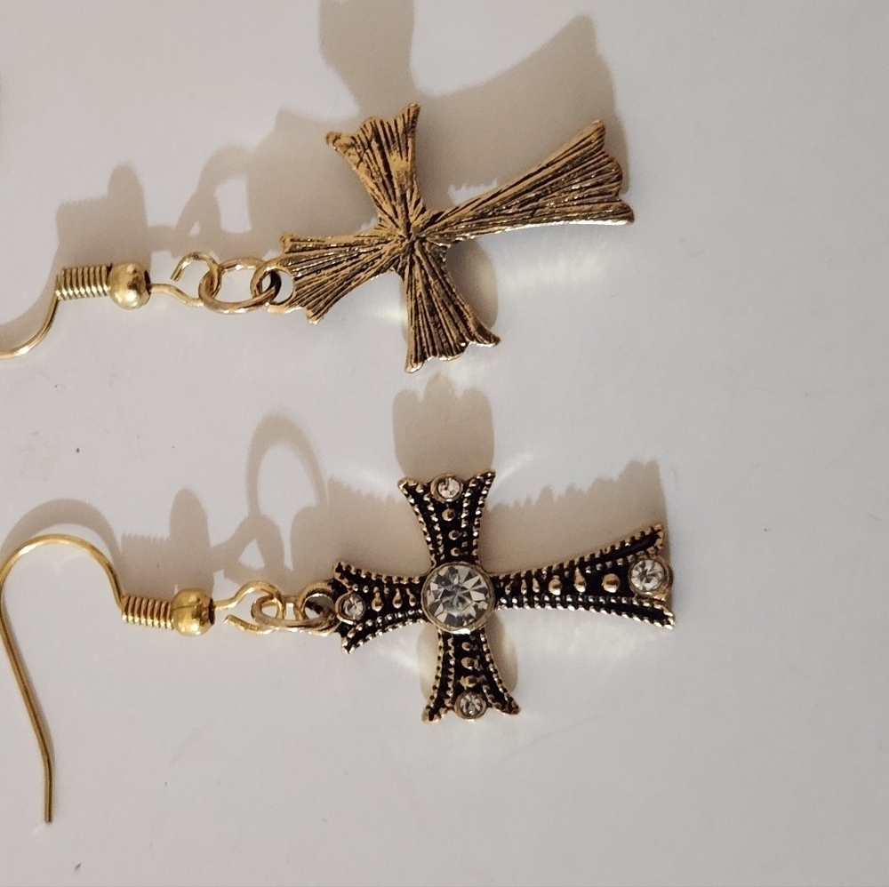 Hand Crafted Elegant Gold Cross Pierced Earrings - Picture 5 of 6